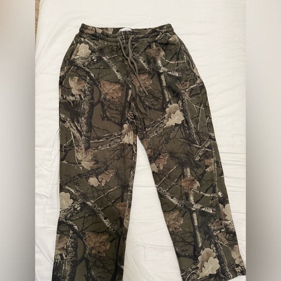 CAMO BAGGY SWEATS - Picture 3 of 3